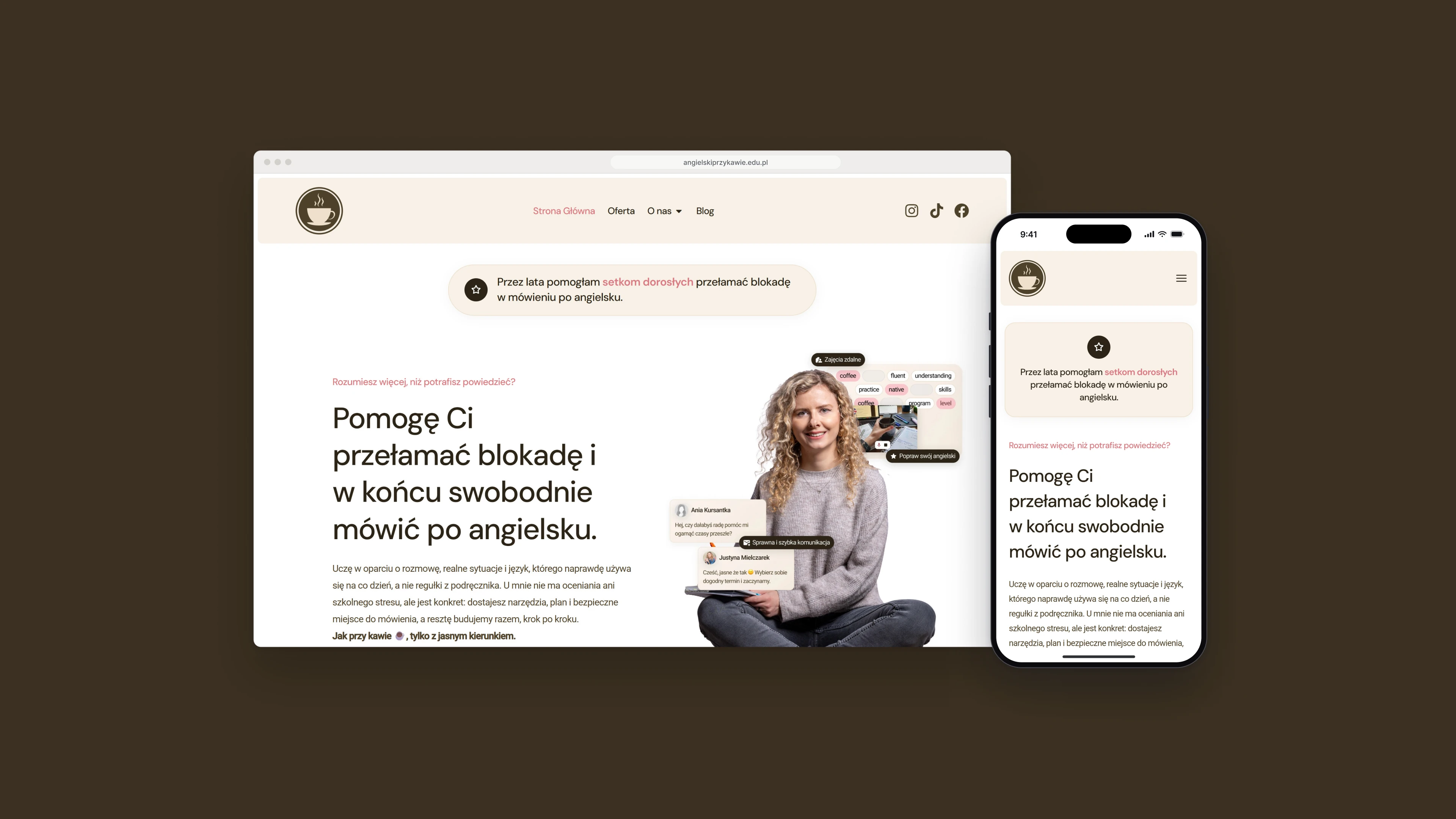 Strona główna FlatWhite w oknie przeglądarki, nagłówek z obietnicą pomocy w przełamaniu blokady i swobodnym mówieniu po angielsku obok zdjęcia nauczycielki siedzącej z laptopem, oraz ta sama strona na telefonie, na kawowobrązowym tle